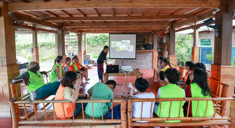 BƯỚTOPIA: Tour Du Lịch Tiếng Anh Gắn Liền Với Thiên Nhiên Và Trải Nghiệm Văn Hóa Dân Tộc BƯỚTOPIA: Tour Du Lịch Tiếng Anh Gắn Liền Với Thiên Nhiên Và Trải Nghiệm Văn Hóa Dân Tộc