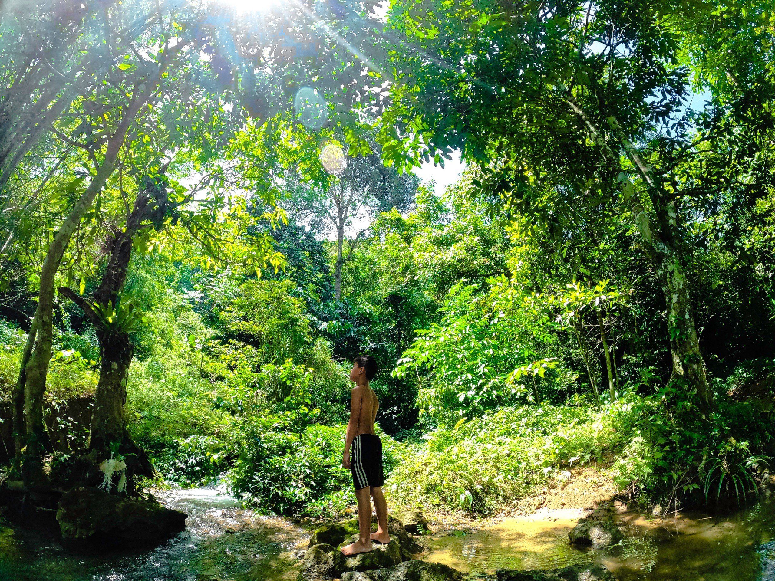 Mùa hè vẫy vùng trong những con suối ở bản Bướt