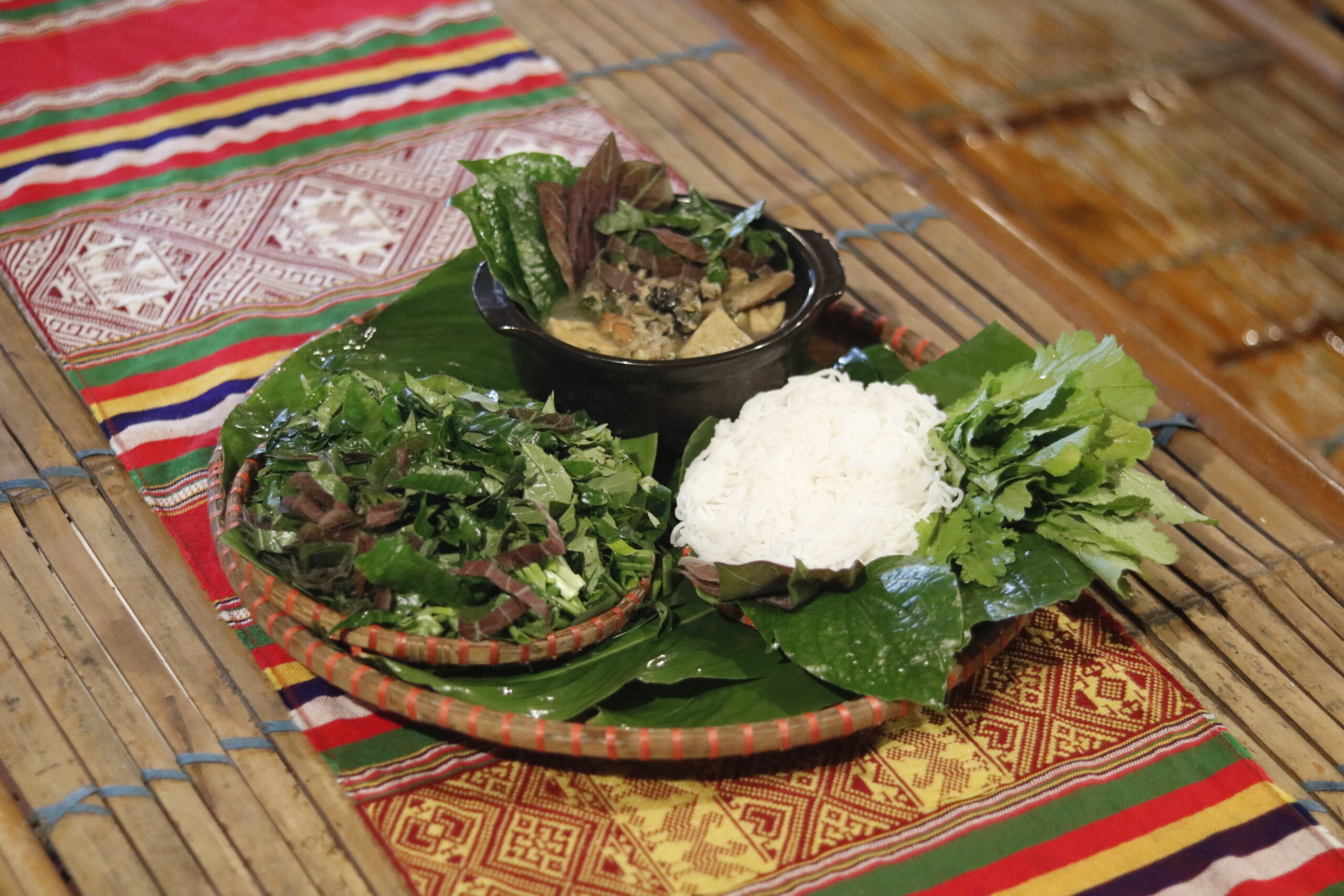 Thung Lũng Bướt Mùa Hạ: Văn Hoá, Thiên Nhiên Và Ẩm Thực Thái