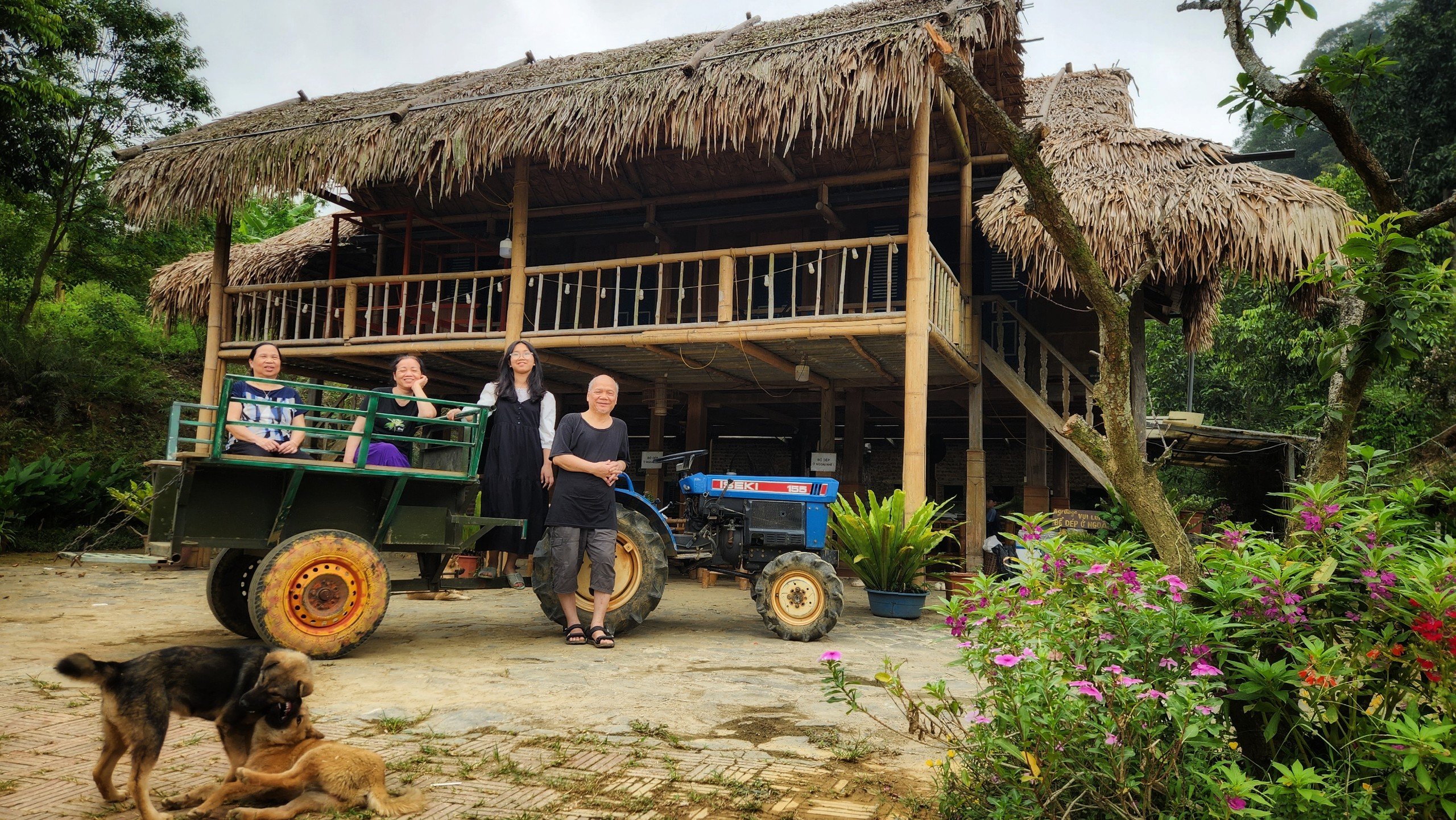 Mùa hè vẫy vùng trong những con suối ở bản Bướt