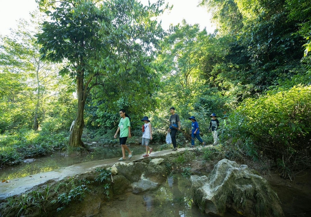 BƯỚTOPIA: Tour Du Lịch Tiếng Anh Gắn Liền Với Thiên Nhiên Và Trải Nghiệm Văn Hóa Dân Tộc BƯỚTOPIA: Tour Du Lịch Tiếng Anh Gắn Liền Với Thiên Nhiên Và Trải Nghiệm Văn Hóa Dân Tộc