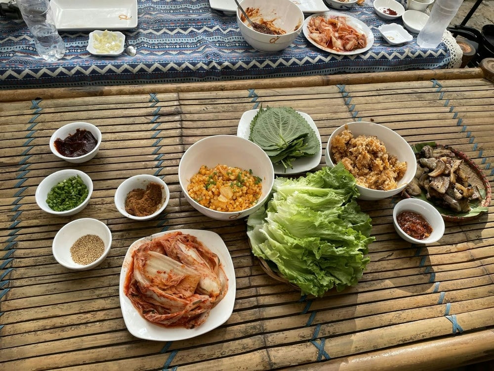 Vua đầu bếp Christine Hà cùng phụ nữ bản Bướt sáng tạo món ăn từ nguyên liệu bản địa